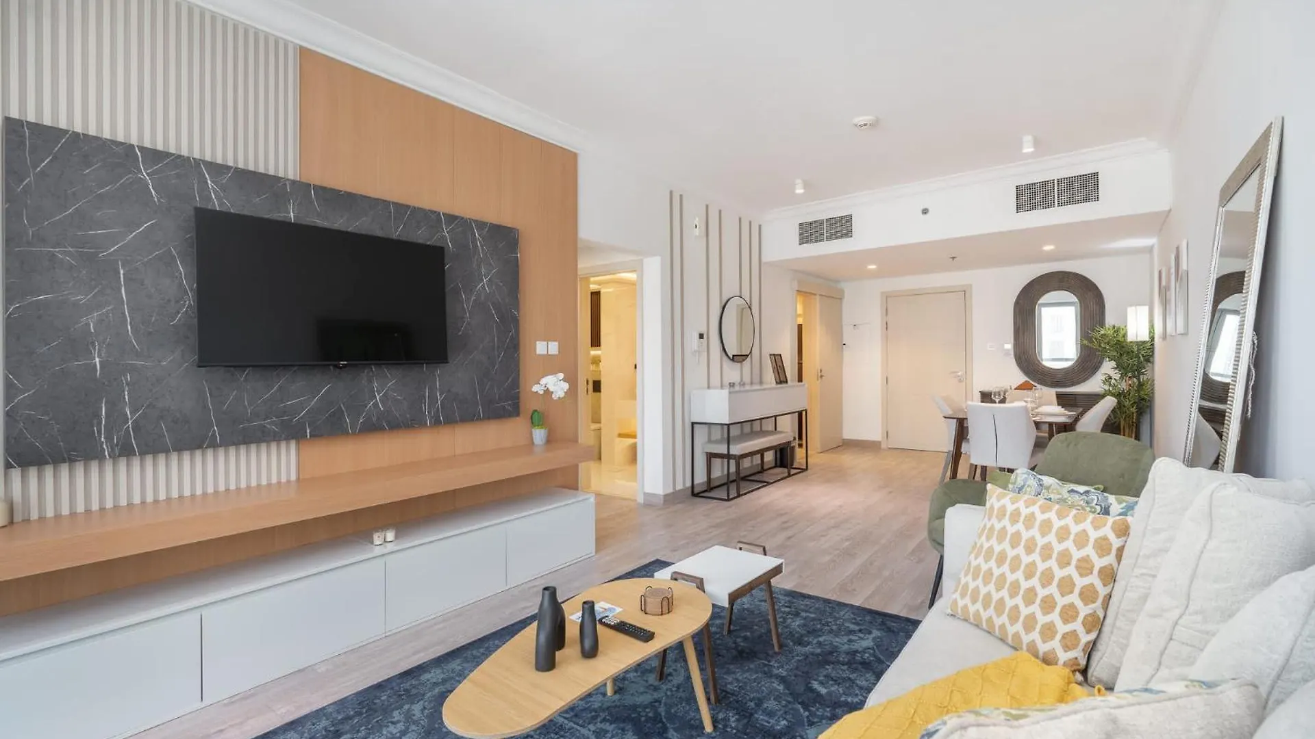 Apartment Relaxing 1-Bedroom With Stunning View Of A City Skyline In Downtown Dubai