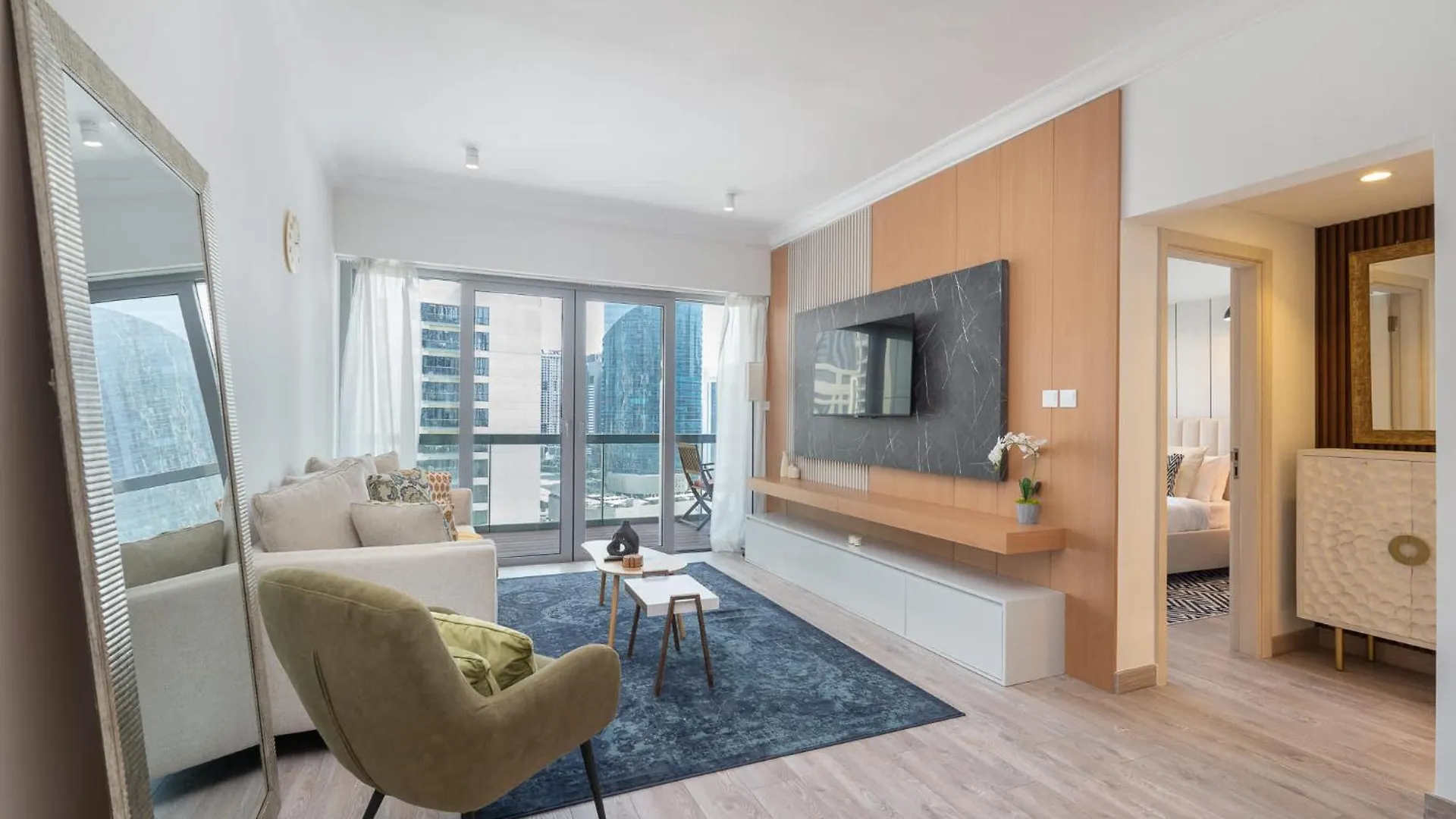 Relaxing 1-Bedroom With Stunning View Of A City Skyline In Downtown Dubai Apartment