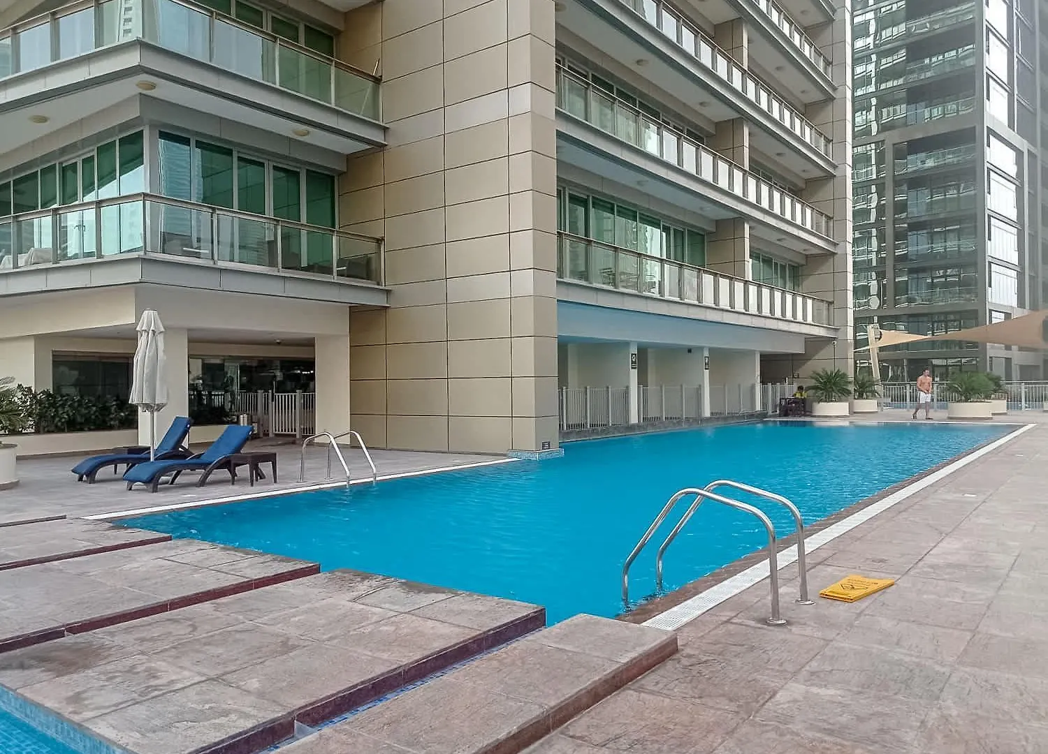 Relaxing 1-Bedroom With Stunning View Of A City Skyline In Downtown Dubai Apartment